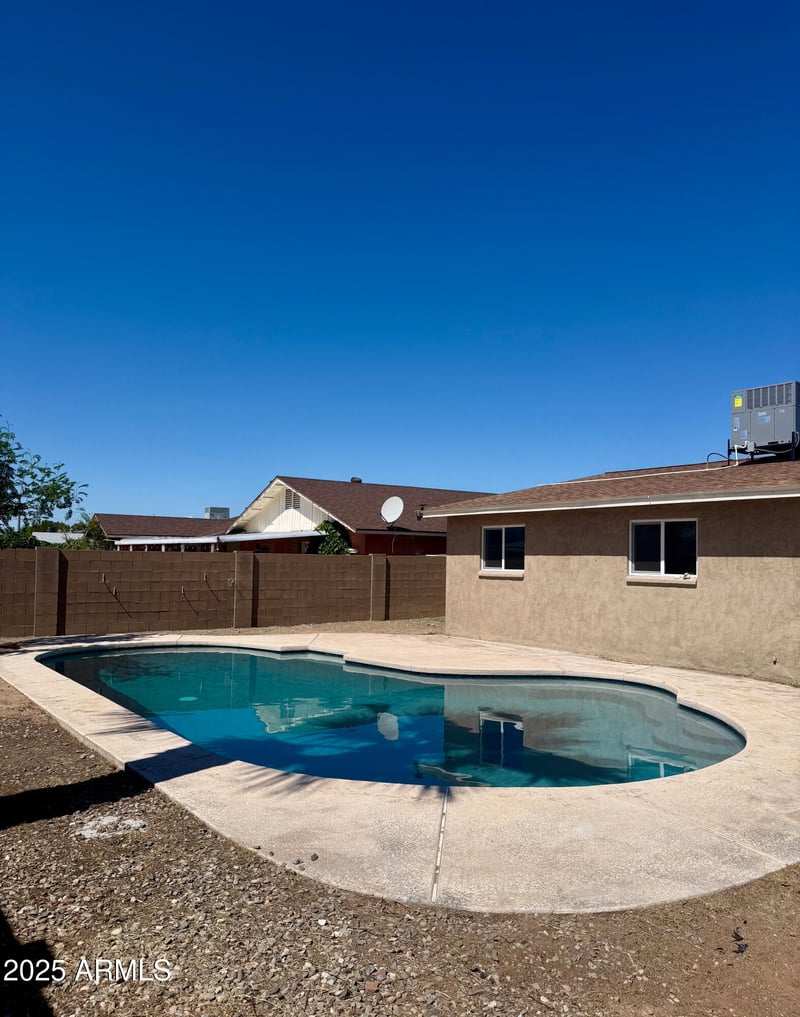 4743 Shaw Butte Dr, Glendale, AZ 85304