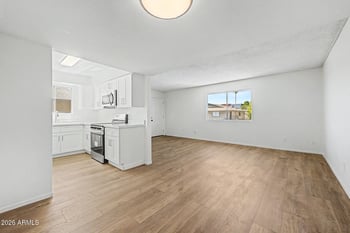 4749 Moreland St, Phoenix, AZ 85008