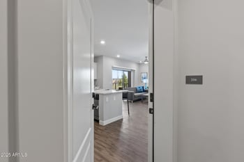 475 N 9th St #206, Phoenix, AZ 85006