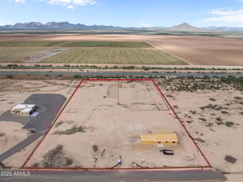 47530 Ray St, Aguila, AZ 85320