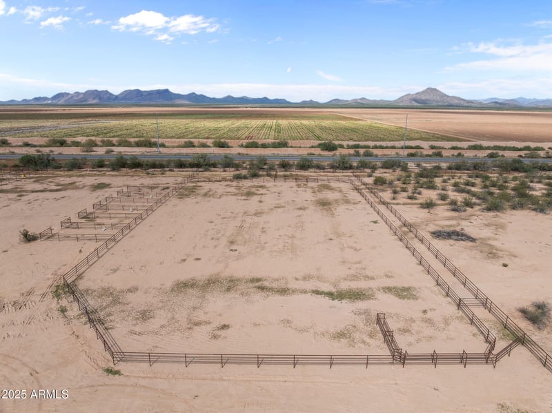 47530 Ray St, Aguila, AZ 85320