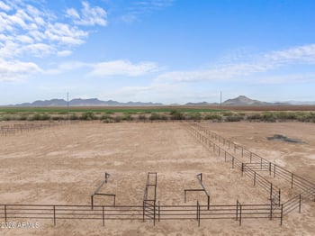 47530 Ray St, Aguila, AZ 85320