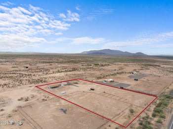 47530 Ray St, Aguila, AZ 85320