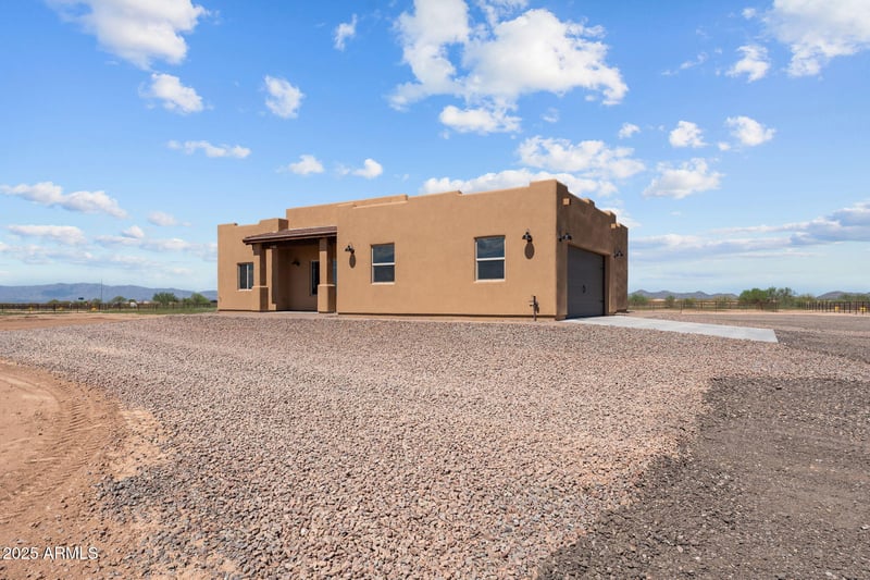 47562 Ray St, Aguila, AZ 85320