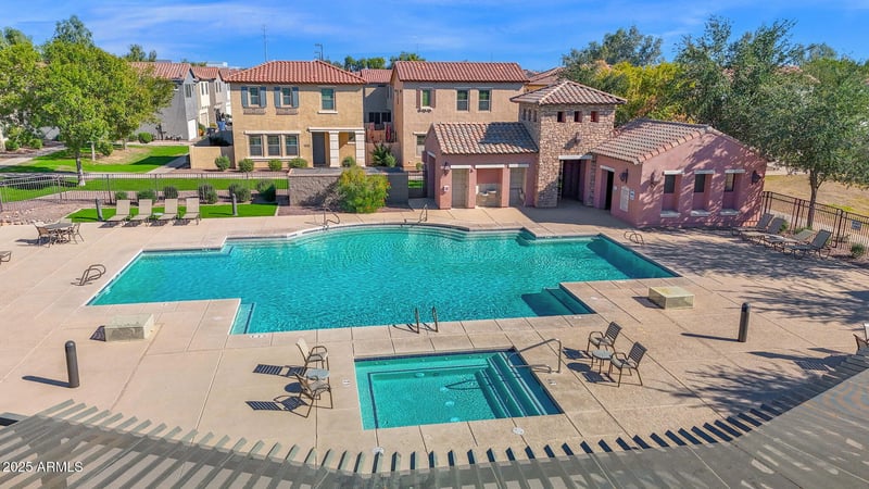 4761 Portola Valley Dr #102, Gilbert, AZ 85297