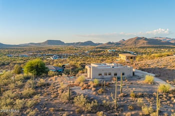 47806 27th Ave, New River, AZ 85087