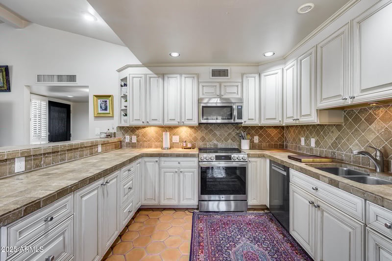 4800 68th St #223, Scottsdale, AZ 85251