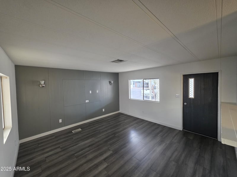 4800 Ocotillo Rd #105, Glendale, AZ 85301