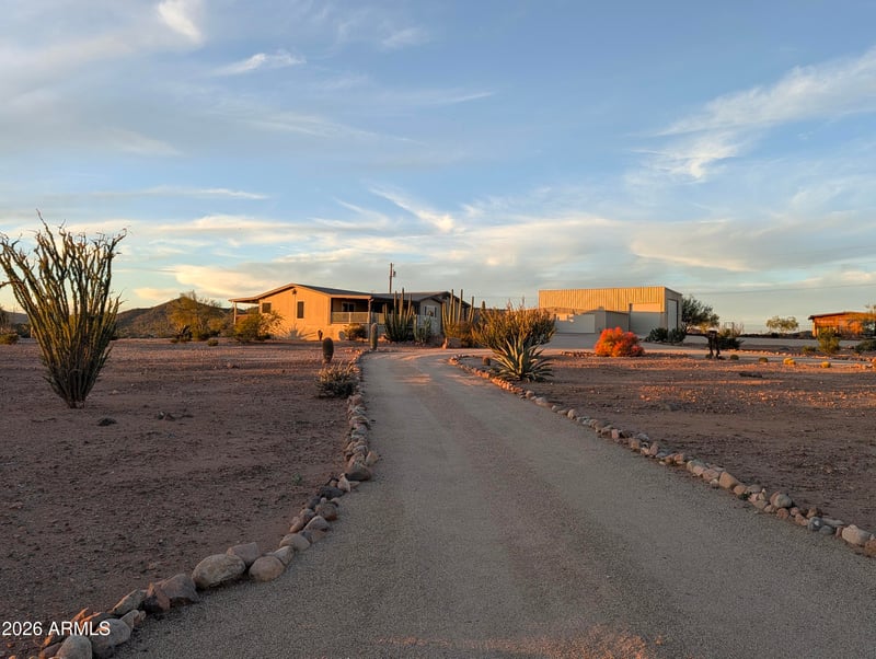 48006 41st Ave, New River, AZ 85087