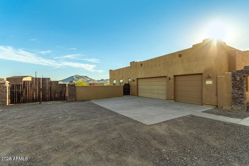 48012 16th Ln, New River, AZ 85087