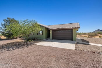 48023 518th Ave, Aguila, AZ 85320
