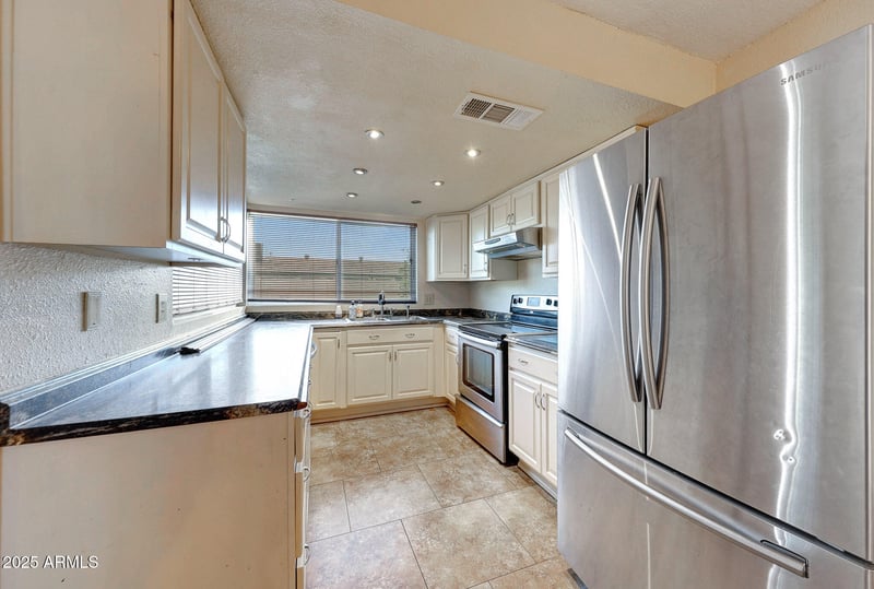 4805 Rosewood Dr, Glendale, AZ 85304