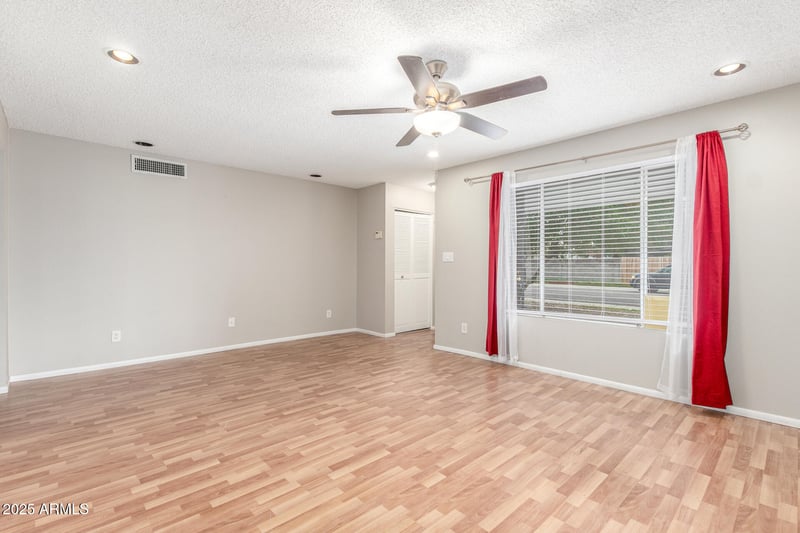 4810 Laurel Ln, Glendale, AZ 85304