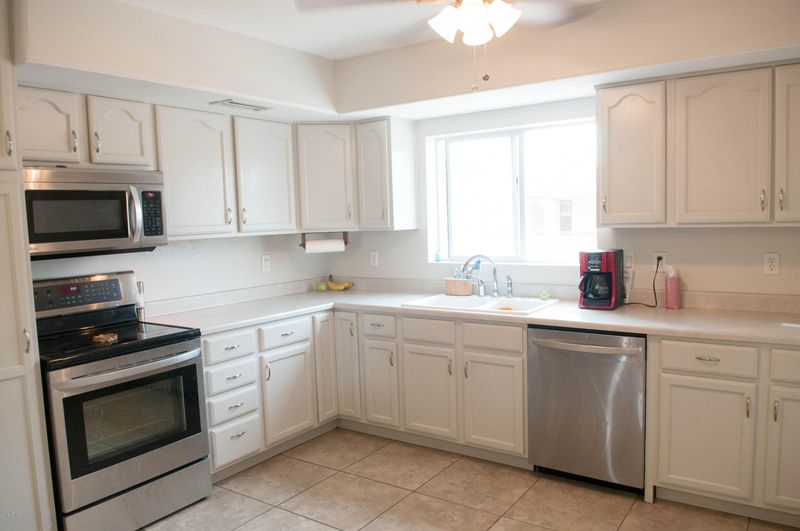 4810 W Grandview Rd, Glendale, AZ 85306