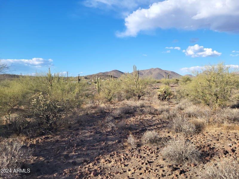48111 7th Ave, New River, AZ 85087