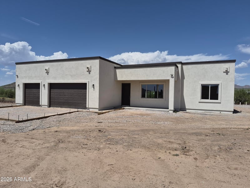 48111 N 7th Ave, New River, AZ 85087