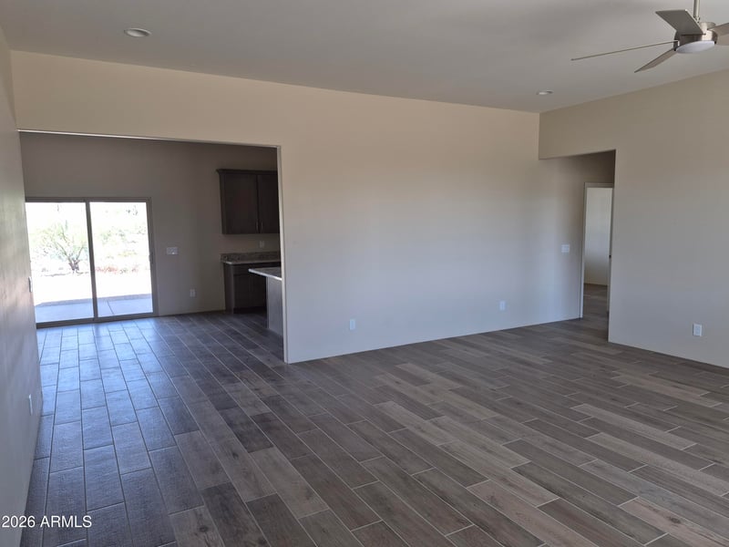 48111 N 7th Ave, New River, AZ 85087