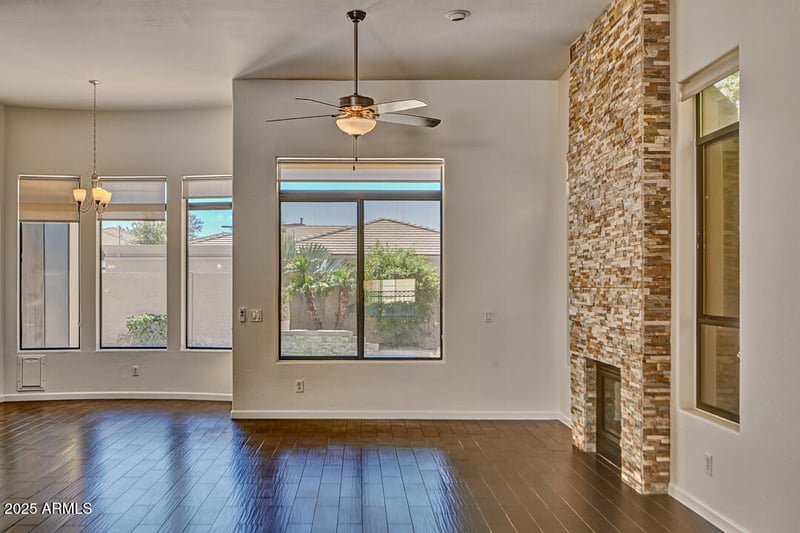 4815 Daley Ln, Phoenix, AZ 85054