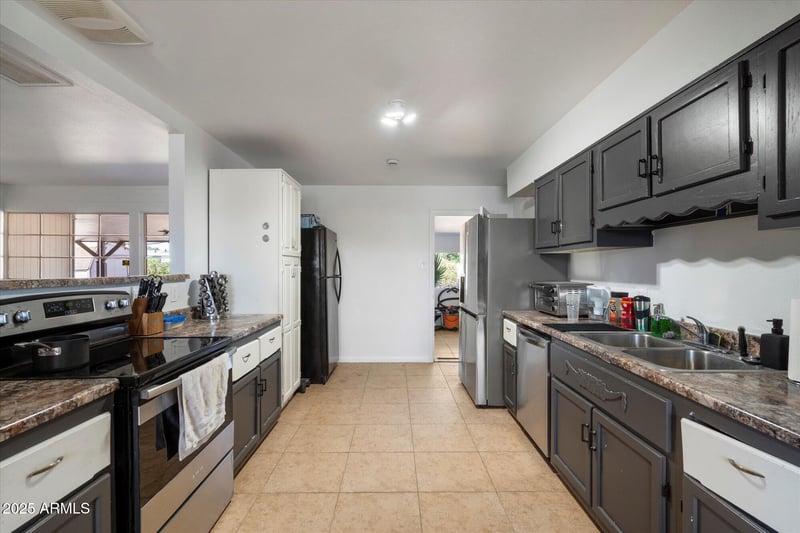4820 57th Dr, Phoenix, AZ 85031