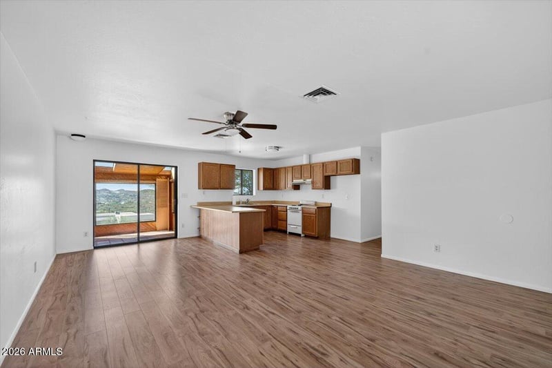 48214 N 33rd Ave, New River, AZ 85087