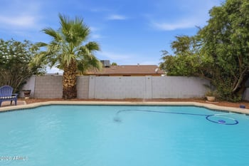 4822 64 Dr, Phoenix, AZ 85033