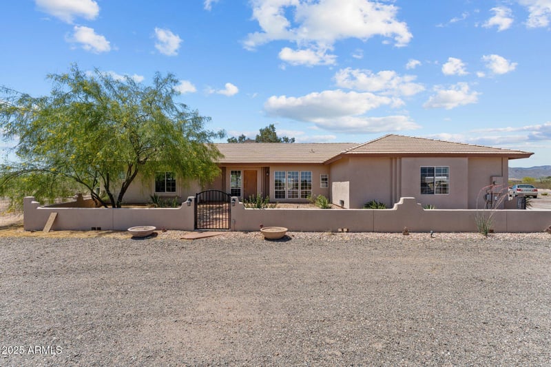 48235 513th Ave, Aguila, AZ 85320