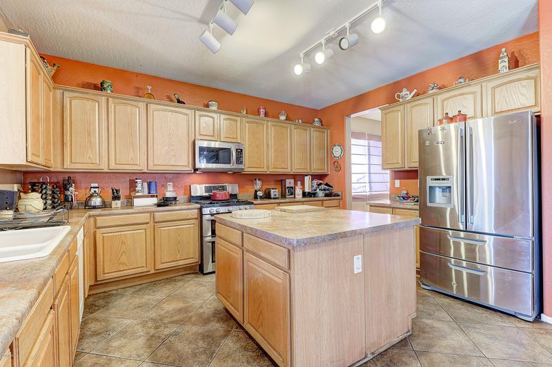 4825 N 95th Dr, Phoenix, AZ 85037