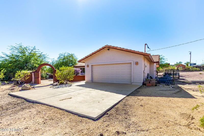 48252 23rd Ave, New River, AZ 85087