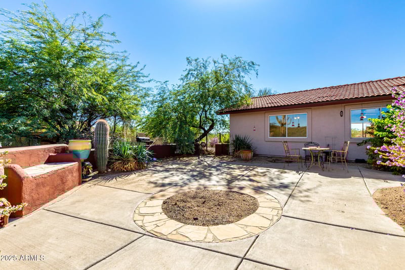 48252 23rd Ave, New River, AZ 85087