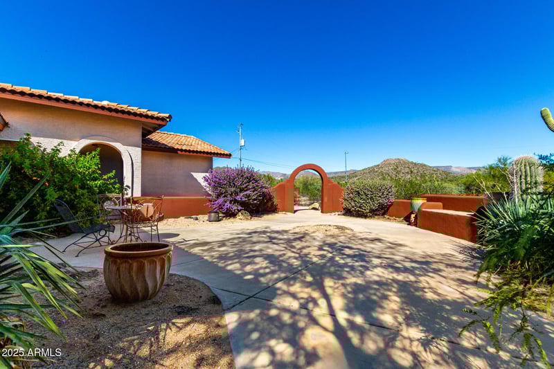 48252 23rd Ave, New River, AZ 85087