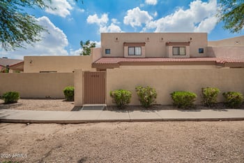 4826 New World Dr, Glendale, AZ 85302