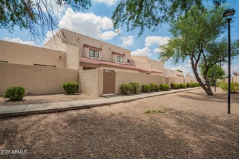 4826 New World Dr, Glendale, AZ 85302