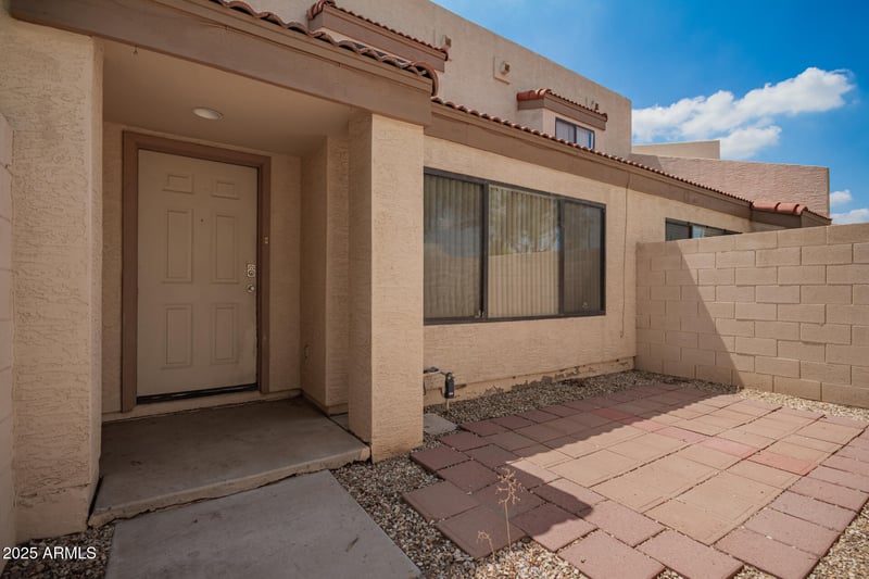 4826 New World Dr, Glendale, AZ 85302