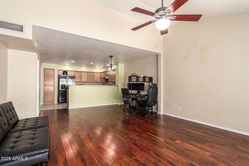 4826 New World Dr, Glendale, AZ 85302