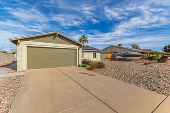 4826 Wagoner Rd, Glendale, AZ 85308