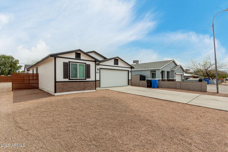 4831 S 35th Dr, Phoenix, AZ 85041