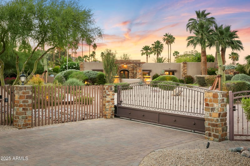 4836 Moonlight Way, Paradise Valley, AZ 85253
