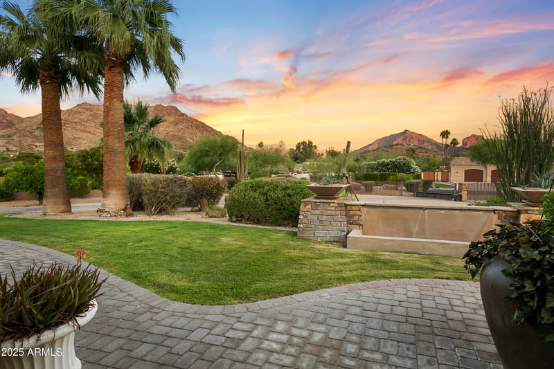 4836 Moonlight Way, Paradise Valley, AZ 85253