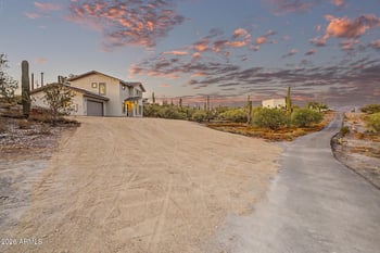 48403 27th Ave, New River, AZ 85087