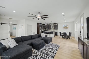 48403 27th Ave, New River, AZ 85087