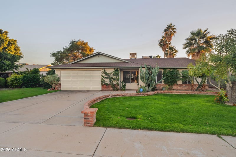 4841 Desert View Dr, Phoenix, AZ 85044