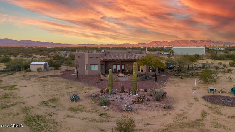 48424 520th Ave, Aguila, AZ 85320