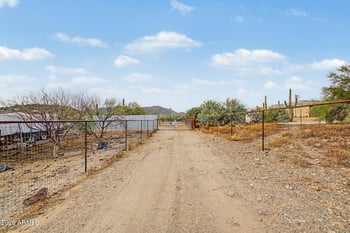 48445 7th Ave, New River, AZ 85087