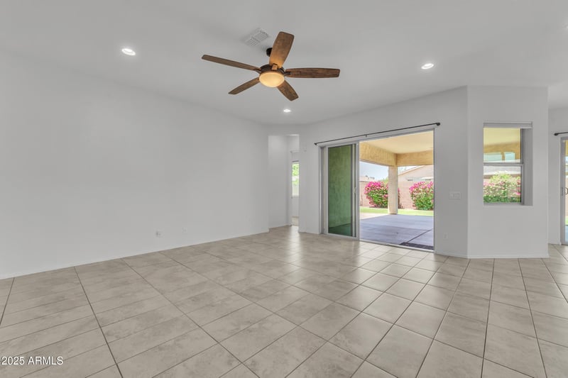 4866 185 Th Dr, Goodyear, AZ 85395