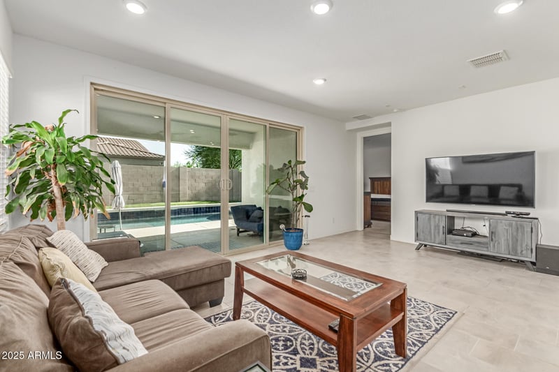 487 Rainbow Bridge Ln, San Tan Valley, AZ 85140