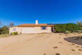 48825 25th Ave, New River, AZ 85087