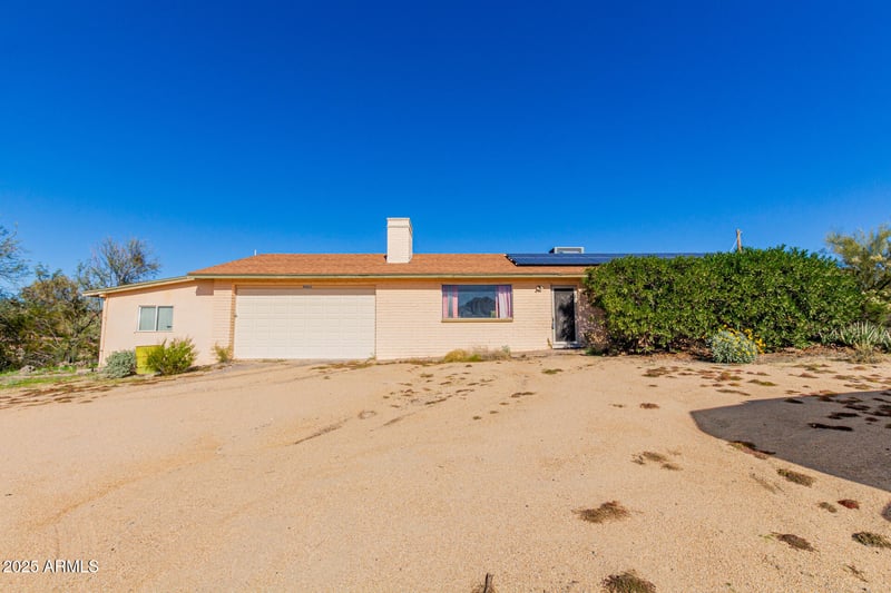 48825 25th Ave, New River, AZ 85087