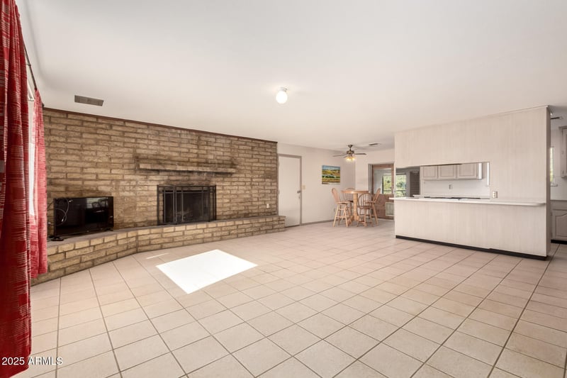 48825 25th Ave, New River, AZ 85087