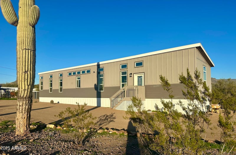 48983 N 5th Ave N, New River, AZ 85087