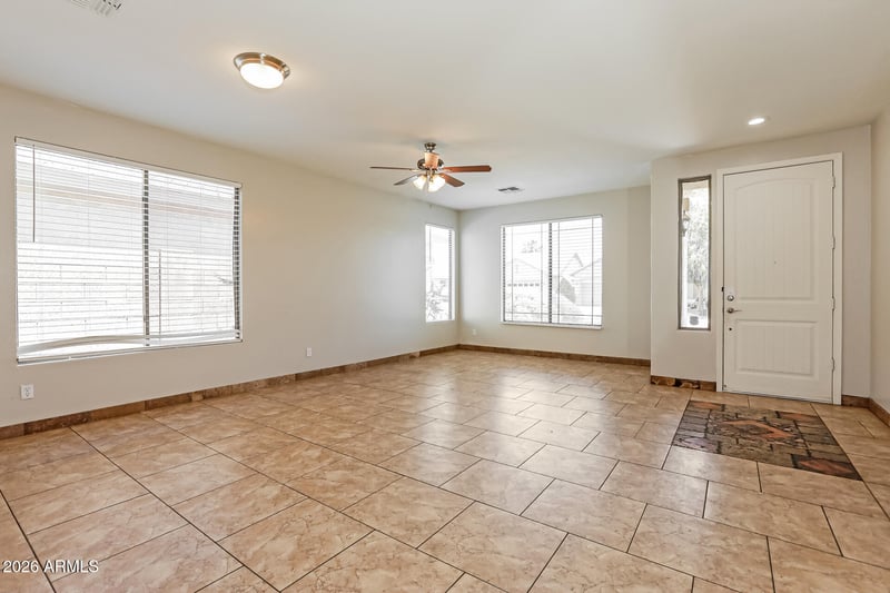 49 Mill Reef Dr, San Tan Valley, AZ 85143